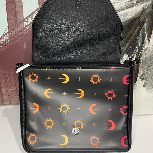 Day & Knight black vegan leather shoulder crossbody bag - Picture 8 of 10